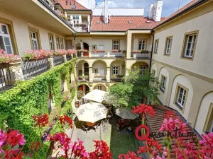 Pronájem kanceláře, Praha - Hradčany, Loretánské náměstí, 18 m2