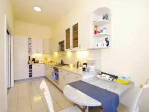 Pronájem bytu 3+1, Praha - Vinohrady, Polská, 100 m2