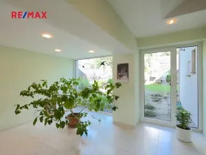 Prodej kanceláře, Lomnice, 298 m2