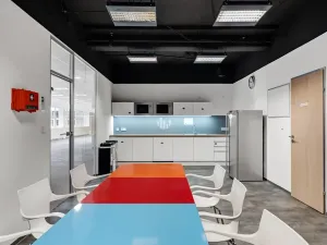 Pronájem kanceláře, Praha - Smíchov, Radlická, 881 m2