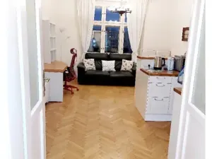 Pronájem bytu 2+kk, Praha - Bubeneč, Jaselská, 48 m2