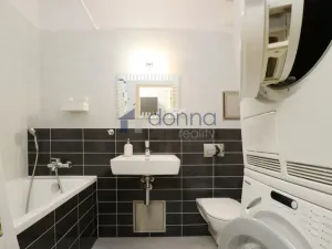 Pronájem bytu 2+kk, Praha, Jeseniova, 56 m2