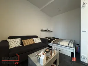 Pronájem bytu 1+kk, Praha - Jinonice, V Roháčích, 28 m2