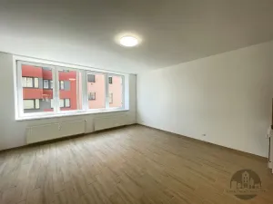 Pronájem bytu 1+kk, Praha - Vysočany, Na Harfě, 36 m2