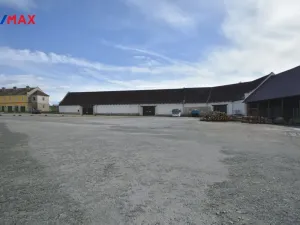 Pronájem garážového stání, Opočno, Podzámčí, 590 m2