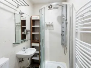 Pronájem bytu 2+kk, Praha, Viklefova, 36 m2