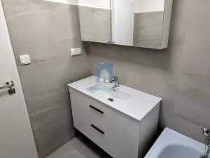 Pronájem bytu 4+1, Praha, Chalabalova, 107 m2