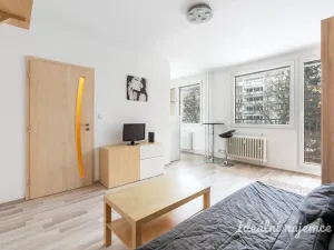 Pronájem bytu 1+kk, Praha - Prosek, Bílinská, 26 m2