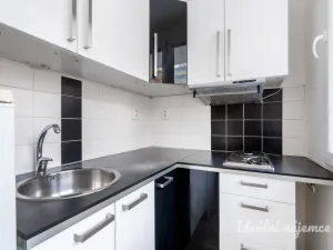 Pronájem bytu 1+kk, Praha - Prosek, Bílinská, 26 m2