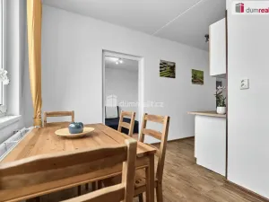 Prodej bytu 2+1, Karlovy Vary - Stará Role, Závodu míru, 63 m2