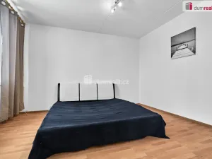 Prodej bytu 2+1, Karlovy Vary - Stará Role, Závodu míru, 63 m2