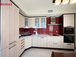 Pronájem bytu 4+1, Praha - Kobylisy, Služská, 96 m2