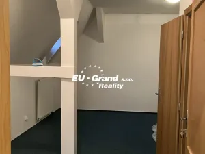 Pronájem kanceláře, Varnsdorf, 5. května, 151 m2