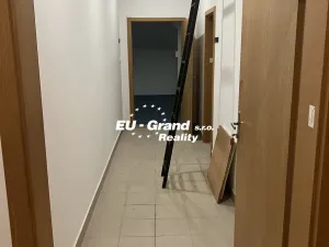 Pronájem kanceláře, Varnsdorf, 5. května, 151 m2