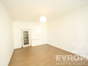 Pronájem bytu 1+kk, Praha - Nusle, U družstva Život, 33 m2