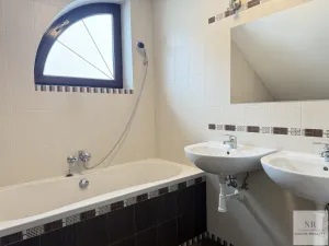 Prodej vily, Nová Role - Mezirolí, 350 m2