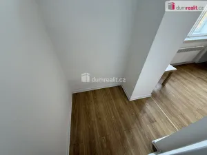 Pronájem bytu 1+kk, Praha - Smíchov, Na Valentince, 35 m2