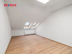Pronájem bytu 2+kk, Plzeň, Skvrňanská, 37 m2