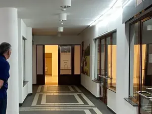 Prodej obchodního prostoru, Karlovy Vary, Divadelní náměstí, 100 m2