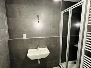 Pronájem bytu 1+kk, Praha - Hostavice, Českobrodská, 31 m2