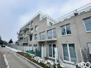 Pronájem bytu 1+kk, Praha - Hostavice, Českobrodská, 31 m2