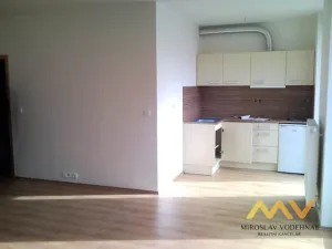 Pronájem bytu 2+kk, Hradec Králové, Balbínova, 45 m2