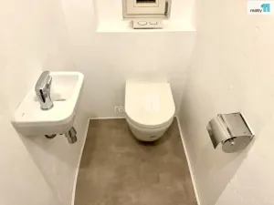 Pronájem bytu 2+kk, Praha - Libeň, Na hrázi, 48 m2