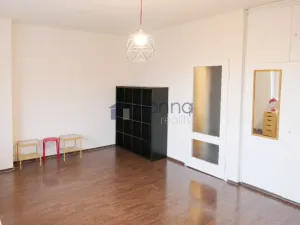Pronájem bytu 1+kk, Praha, Na Ohradě, 31 m2