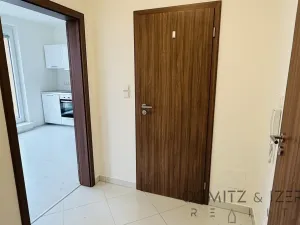 Pronájem bytu 1+kk, Praha - Horní Měcholupy, Padovská, 35 m2