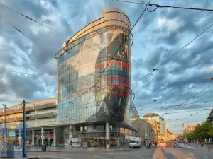 Pronájem kanceláře, Praha - Smíchov, Nádražní, 999 m2