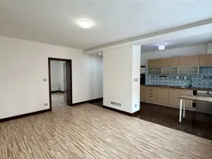 Pronájem bytu 4+kk, Cheb, Husova, 78 m2