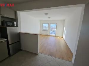 Pronájem bytu 1+kk, Chýně, U Dráhy, 39 m2