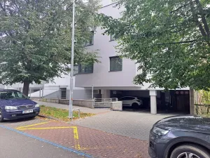 Pronájem garážového stání, Brno, Vančurova, 15 m2