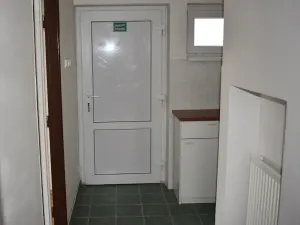Pronájem kanceláře, Chlumec, U Dálnice, 42 m2