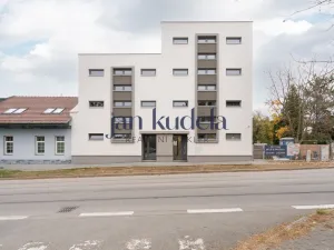 Pronájem garážového stání, Brno - Židenice, Líšeňská, 13 m2