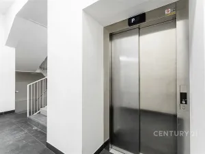 Pronájem bytu 1+kk, Praha, Kolbenova, 30 m2