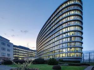 Pronájem kanceláře, Praha - Nusle, Pikrtova, 825 m2