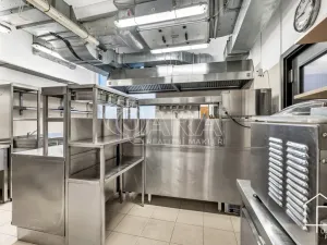 Pronájem restaurace, Praha - Čakovice, Theinova, 187 m2