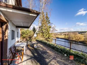 Prodej chaty, Týn nad Vltavou - Hněvkovice na levém břehu Vltavy, 80 m2