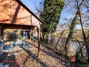 Prodej chaty, Týn nad Vltavou - Hněvkovice na levém břehu Vltavy, 80 m2