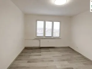 Pronájem bytu 3+1, Cheb, U Stadionu, 76 m2