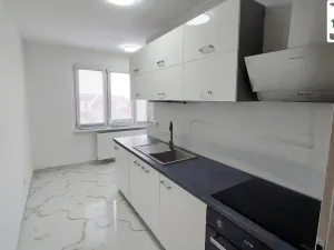 Pronájem bytu 3+1, Cheb, U Stadionu, 76 m2