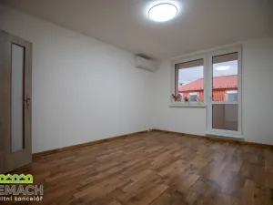 Pronájem bytu 1+1, Uherské Hradiště - Jarošov, Louky, 35 m2