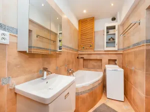 Pronájem bytu 2+1, Praha - Kobylisy, U třešňovky, 68 m2