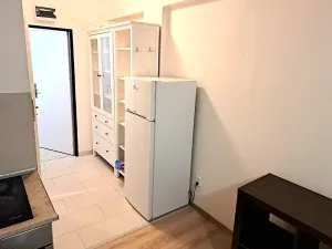 Pronájem bytu 1+kk, Praha - Radotín, Vrážská, 28 m2
