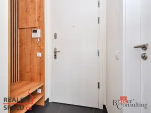 Prodej bytu 1+kk, Praha - Dolní Chabry, Ústecká, 31 m2