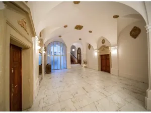 Pronájem skladu, Praha - Malá Strana, Malostranské náměstí, 210 m2