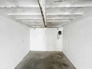 Pronájem garáže, Újezdeček, 20 m2