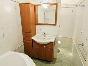 Prodej bytu 2+1, Kralupy nad Vltavou - Lobeček, nám. Mládežníků, 53 m2