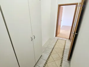 Pronájem bytu 2+1, Kralupy nad Vltavou - Lobeček, nám. Mládežníků, 53 m2